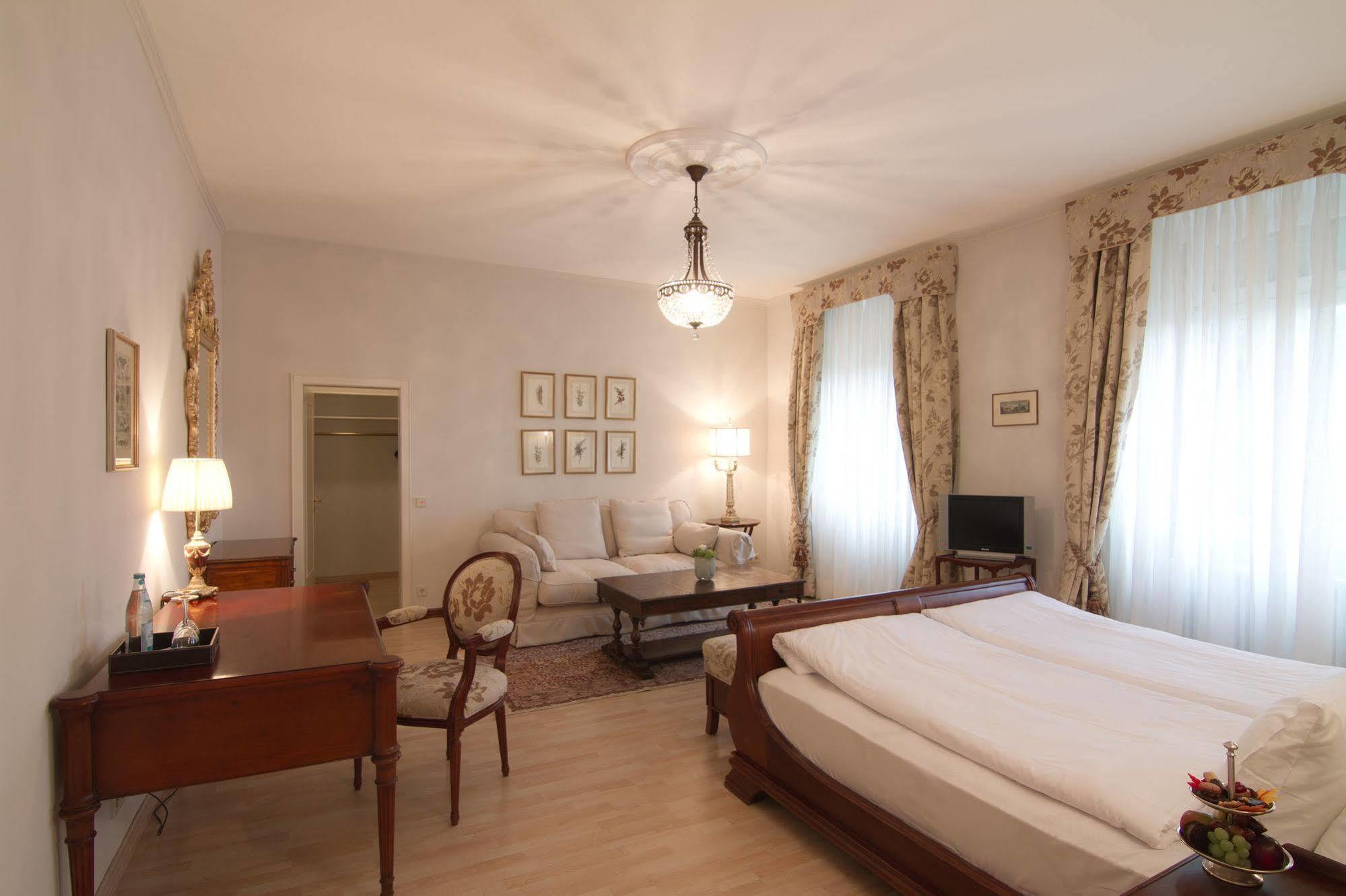 بادنويلر Hotel Romerbad المظهر الخارجي الصورة