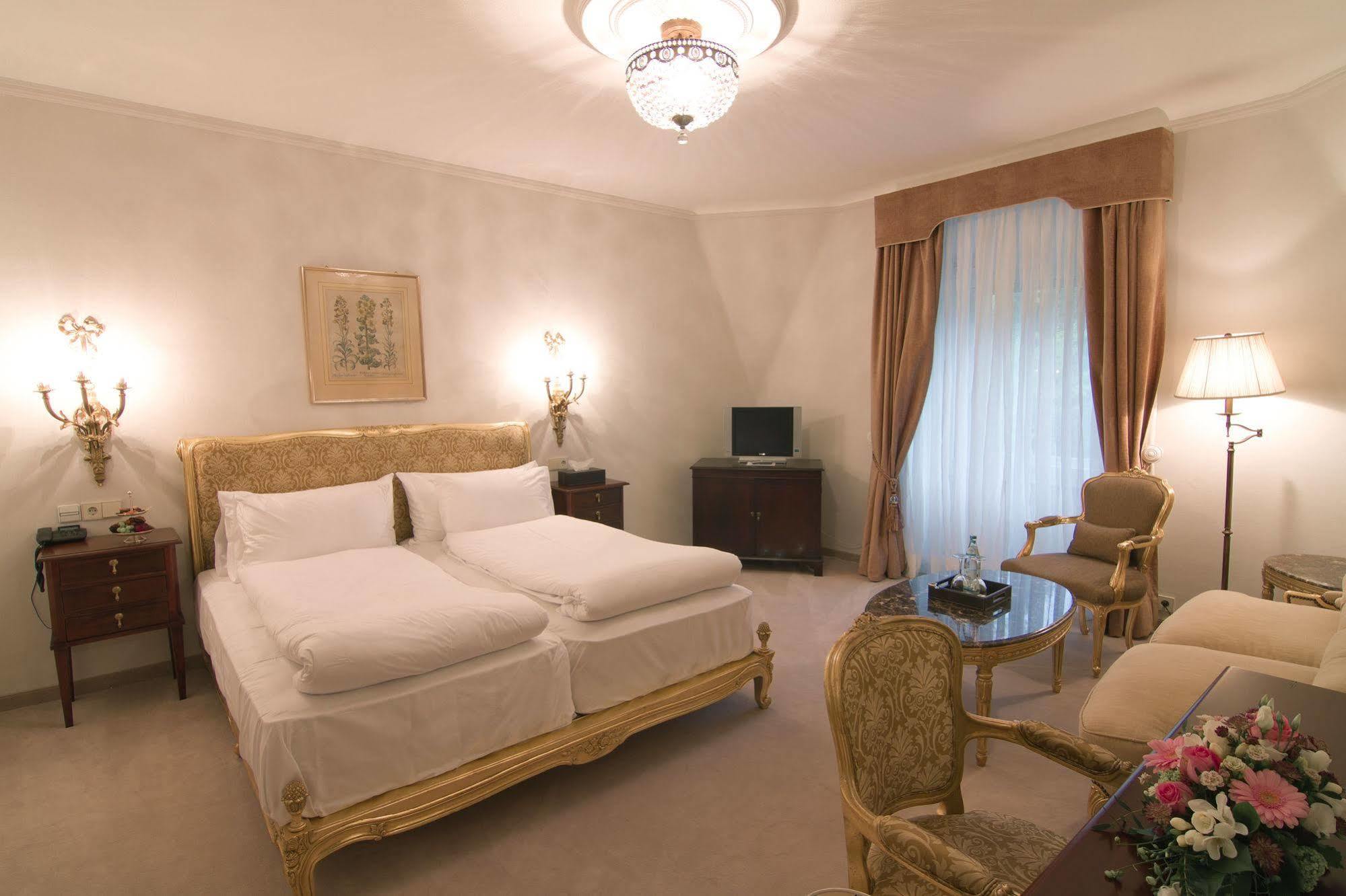 بادنويلر Hotel Romerbad المظهر الخارجي الصورة